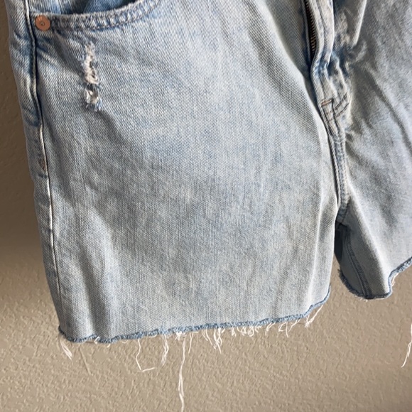 GAP- Mom Shorts *NEVER WORN* - Picture 2 of 6
